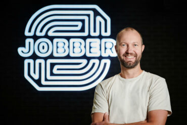 Sam Pillar in front of Jobber logo