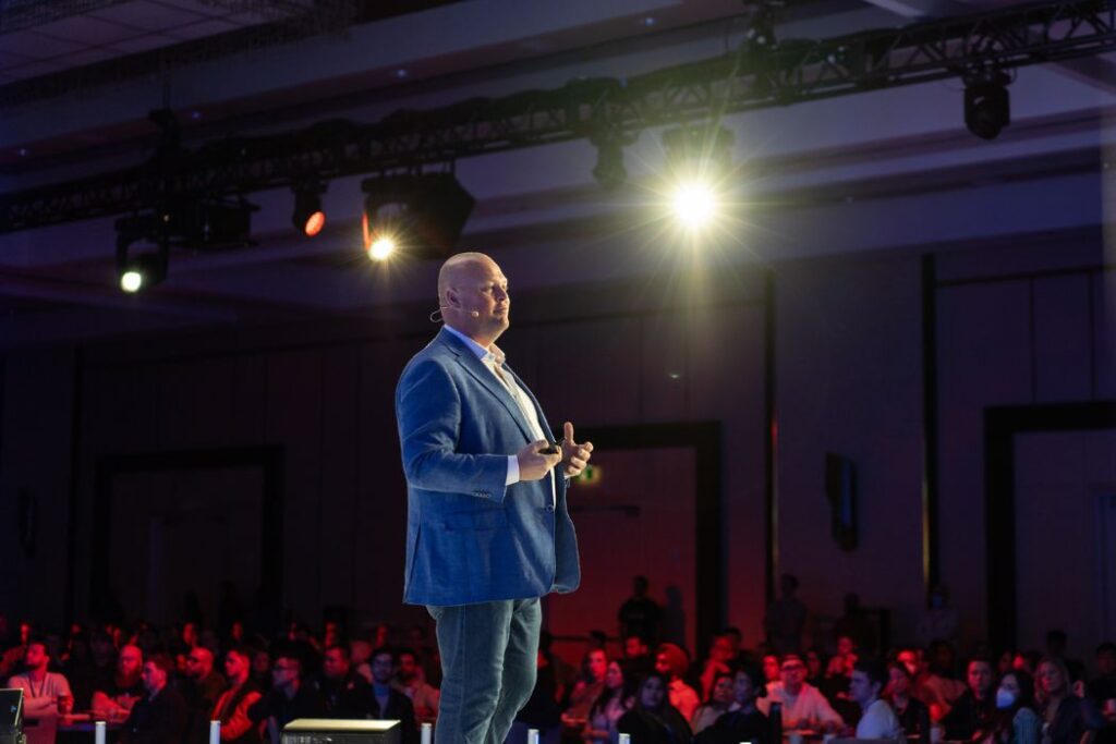 Clio’s Record-Breaking Funding Round Highlights Canadian Tech’s Shift to Private Markets